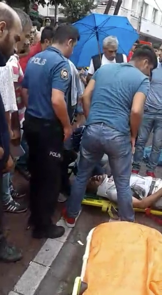 Dikkatsiz Sürücü Yaşlı Adamı Aracın Altına Aldı