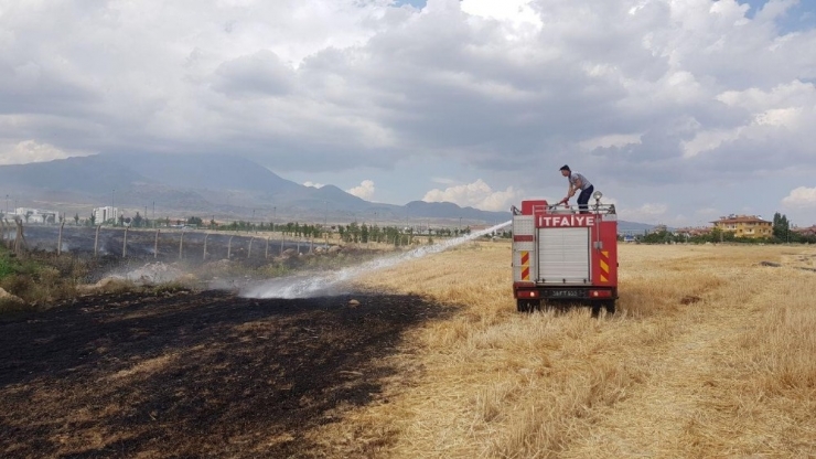 Develi’de Ot Yangını Büyümeden Söndürüldü
