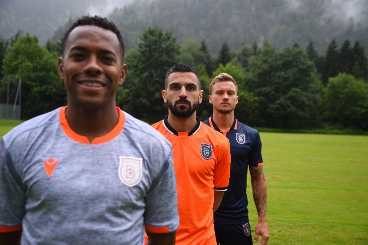 Başakşehir’in Yeni Sezon Formaları Tanıtıldı