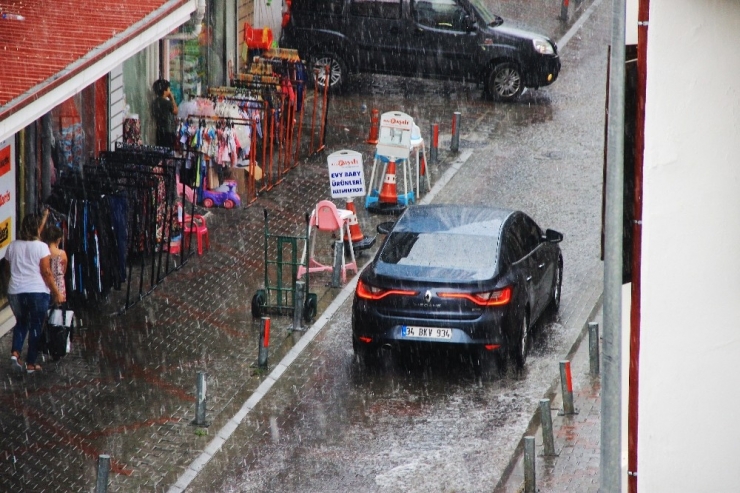 Muğlalılar Yaz Yağmuruna Hazırlıksız Yakalandı