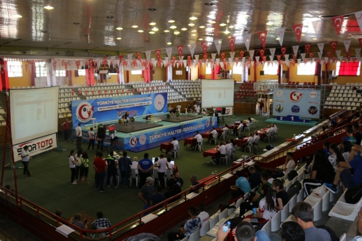 15 Temmuz Şehitleri Gençler Ve Büyükler Ferdi Halter Şampiyonası Sona Erdi