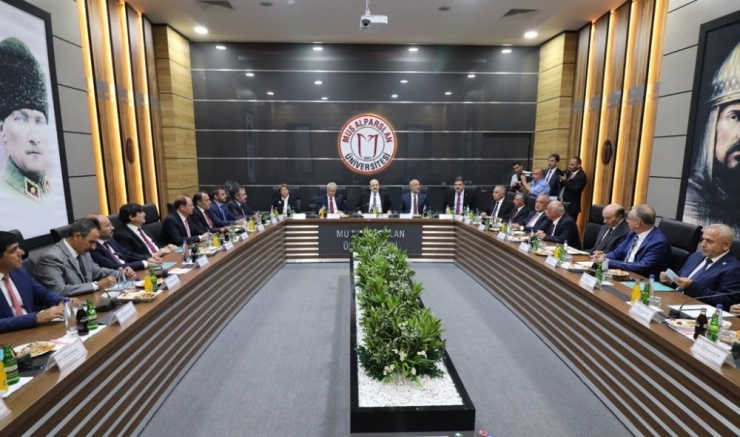 Rektör Durmuş, Türkiye’nin Fırsat Penceresi: Türk Yükseköğretimi Toplantısına Katıldı