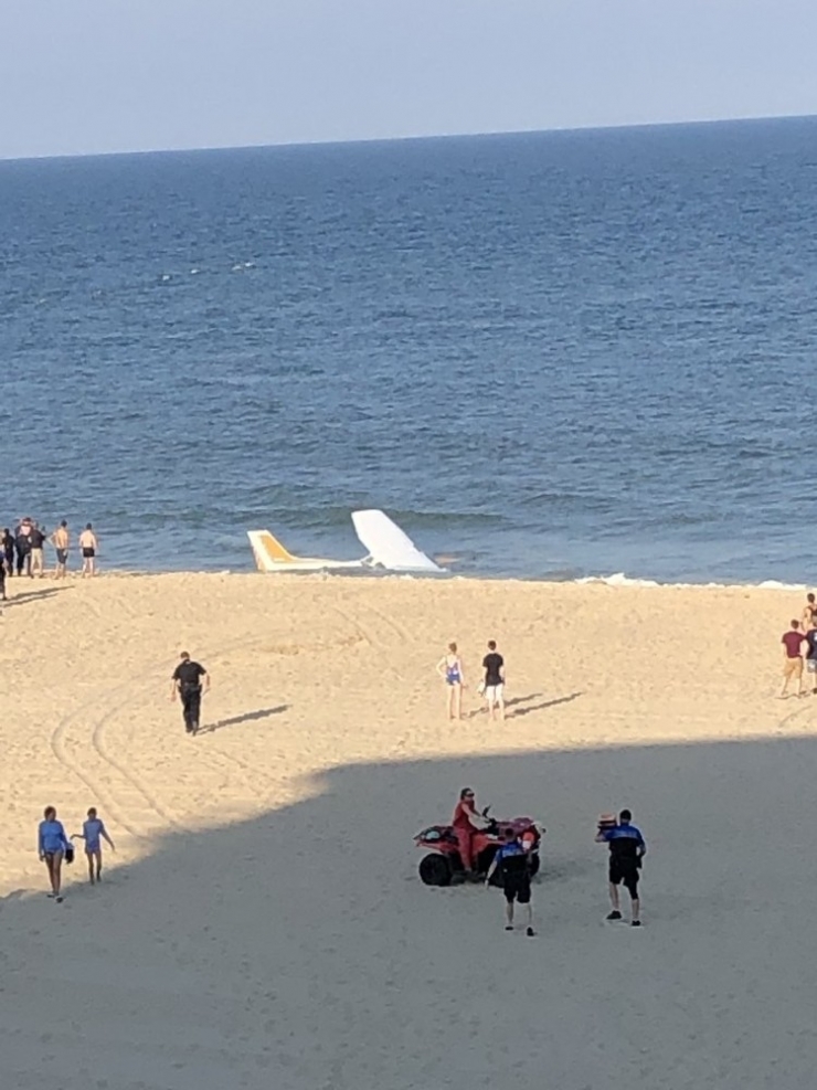 Abd’de Arızalanan Uçak Okyanus Kıyısına Acil İniş Yaptı