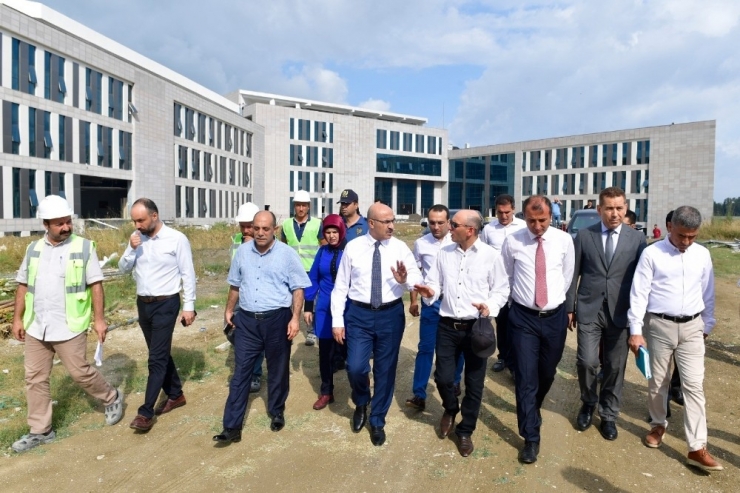 Ceyhan Devlet Hastanesinin Yapımı Sürüyor