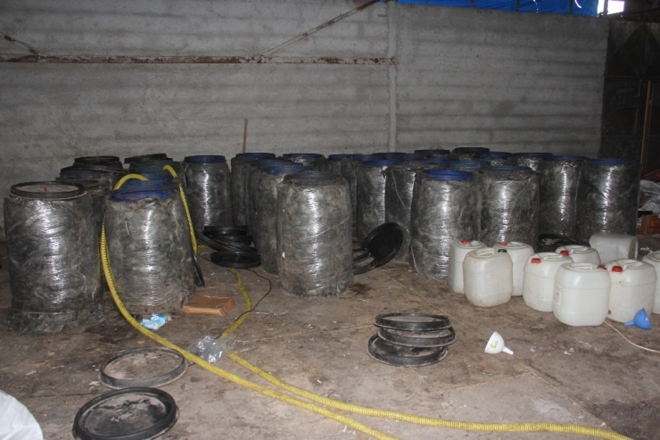 Ahıra Kaçak İçki Operasyonu