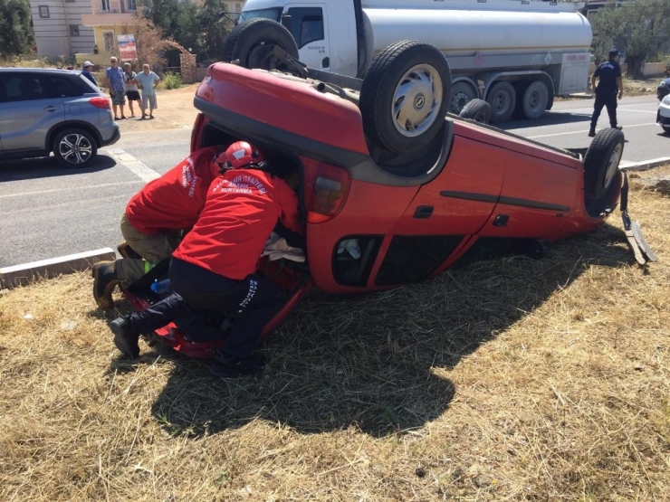 Direksiyon Hakimiyetini Kaybeden Sürücü Otomobiliyle Takla Attı
