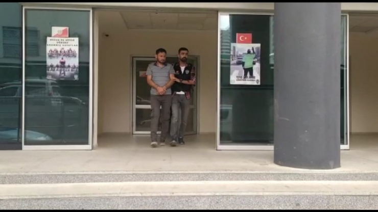 Yabancı Uyruklu Şahıs 2 Bin Adet Yeşil Reçeteli İlaçla Yakalandı