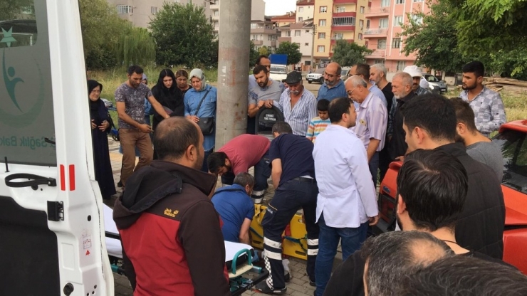 Hastaneden Çıkan Yaşlı Adama Otomobil Çarptı