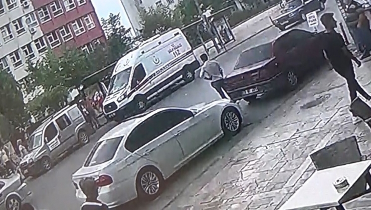 Kadına Aracın Çarptığı Anlar Güvenlik Kamerasında