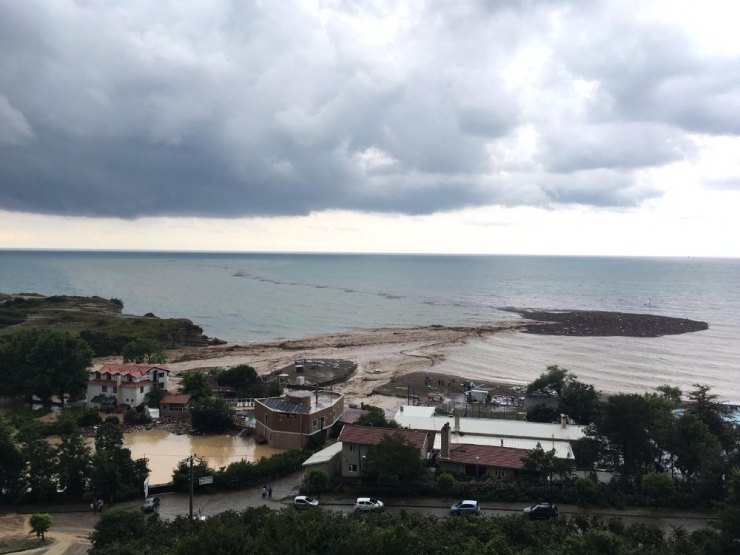 Düzce’de Aşırı Yağışlar Cumayeri Ve Akçakoca İlçelerini Vurdu