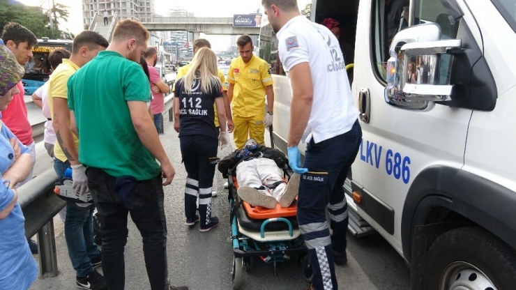 E-5’te Motosiklet İle Minibüs Çarpıştı: 1 Yaralı