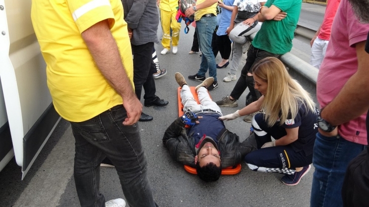 E-5’te Motosiklet İle Minibüs Çarpıştı: 1 Yaralı