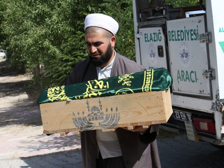 Annesinin Çöpe Attığı Bebek Kimsesizler Mezarlığına Defnedildi