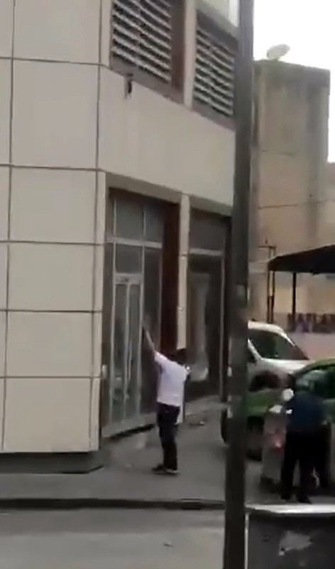 2. Kattan Düşen Kediyi Havada Yakaladı