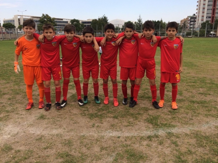 U-11 Ligi’nde Şampiyon Kayserispor Oldu