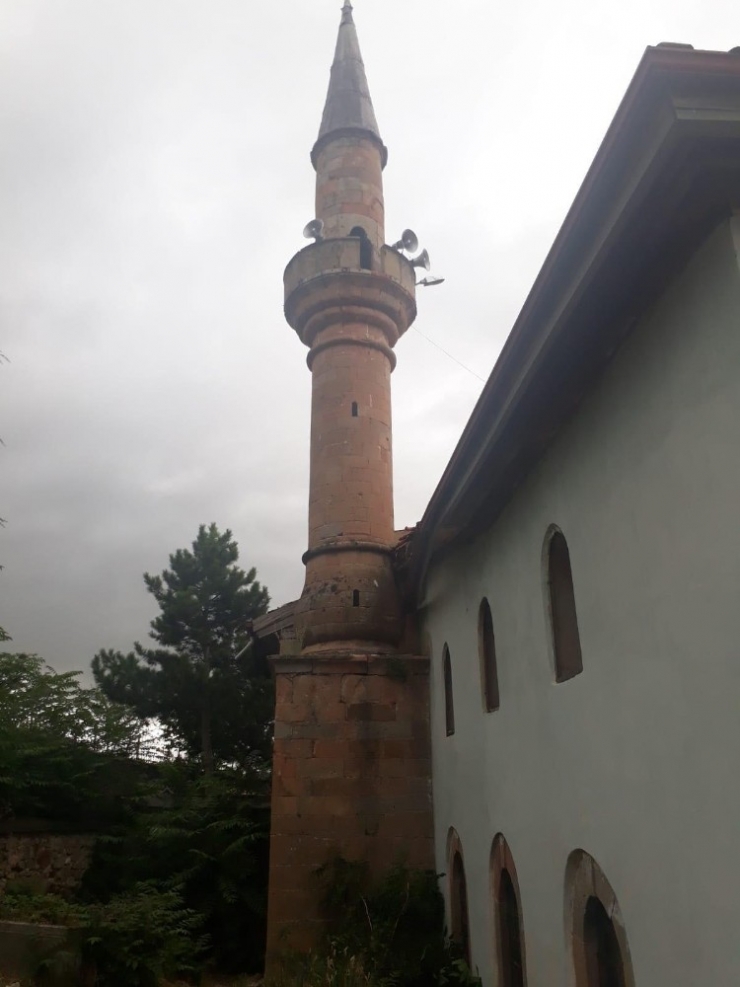 Hoparlör Tamir Eden İmam Minareden Düştü