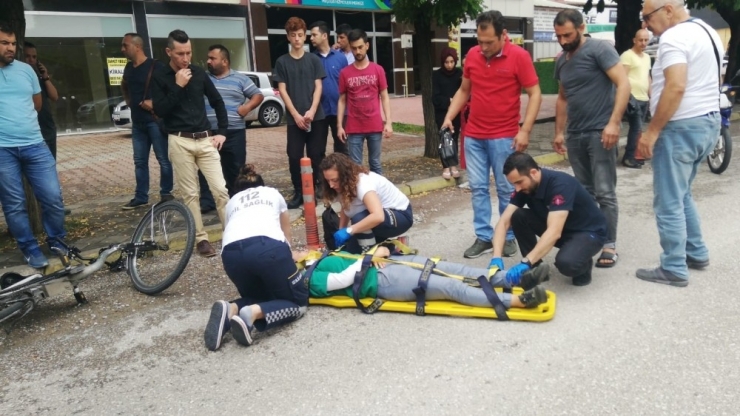 Elektrikli Bisikletin Çarptığı Genç Kız Yaralandı