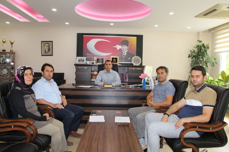 Kula’da Taşımalı 900 Öğrenci İçin Taşıma Ve Yemek İhalesi Yapıldı