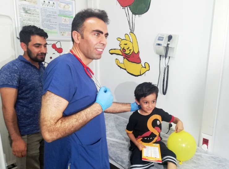 Doktorun Uygulaması, Hasta Olmayan Çocukları Hekimin Kapısında Sıraya Soktu