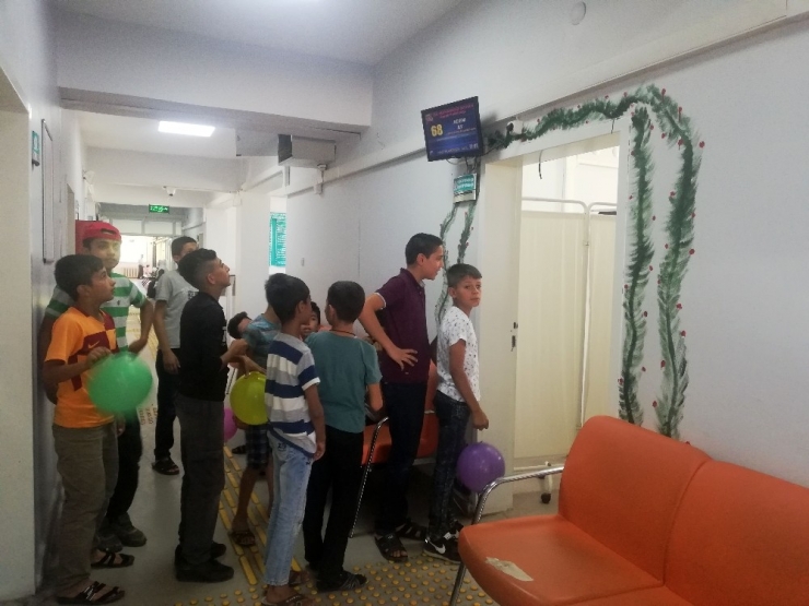 Doktorun Uygulaması, Hasta Olmayan Çocukları Hekimin Kapısında Sıraya Soktu