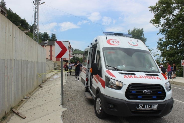 Elektrik Direğinden Düşen İşçi Hayatını Kaybetti