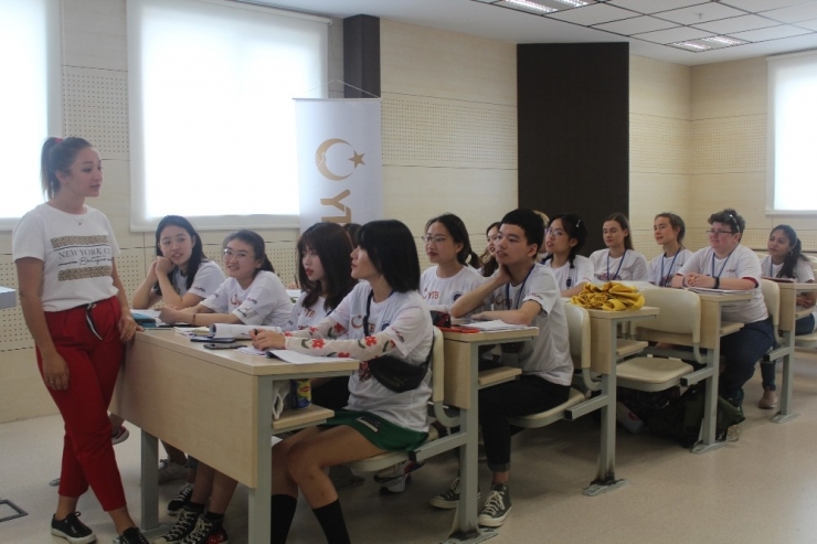 Yabancı Öğrenciler Yaz Okulu Kapsamında Türkçe Öğreniyorlar