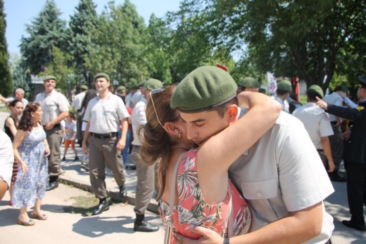 Erleri Yemin Töreninde Aileleri Yalnız Bırakmadı