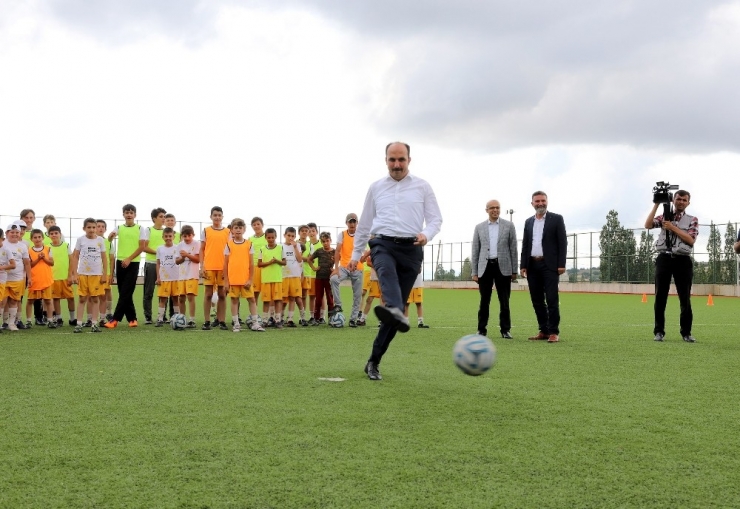 Başkan Altay, Yaz Spor Okulu Öğrencileriyle Buluştu