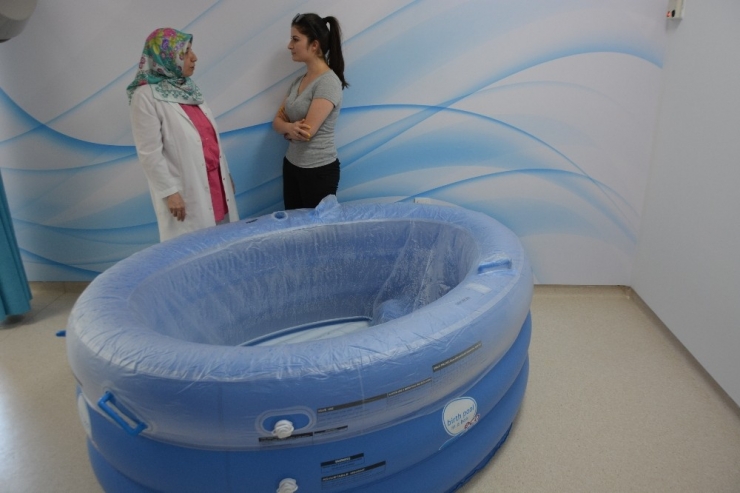 Suda Doğum Ağrıyı Azaltıyor