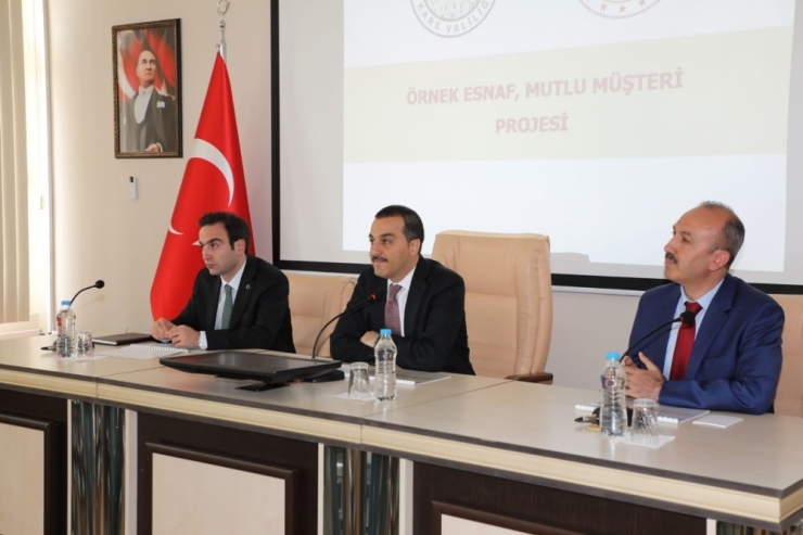 Kars’ta, “Örnek Esnaf Mutlu Müşteri Projesi”nin Tanıtımı Yapıldı