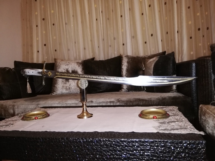 Kendi Emeğiyle Yaptığı ’Fetih’ Kılıcını Vali Şentürk’e Takdim Etti