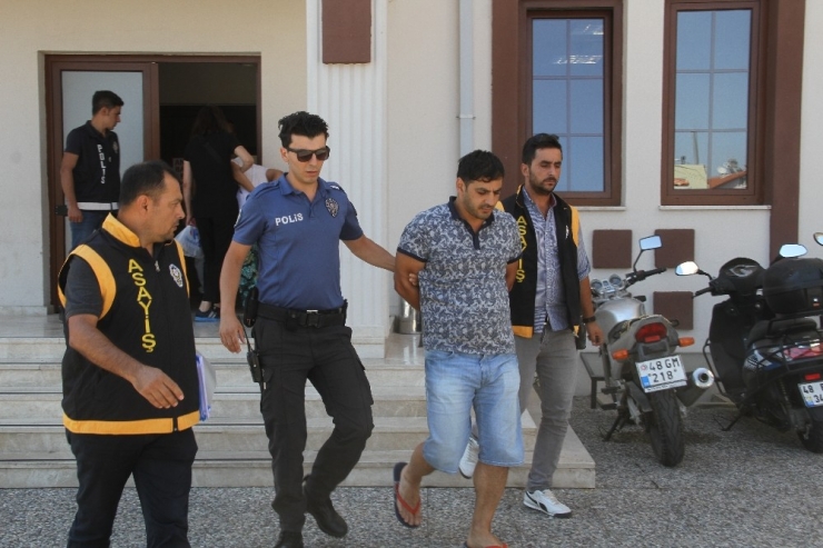 Cezaevinden Firar Edip Sahte Kimlikle Hırsızlık Yaparken Yakalandılar