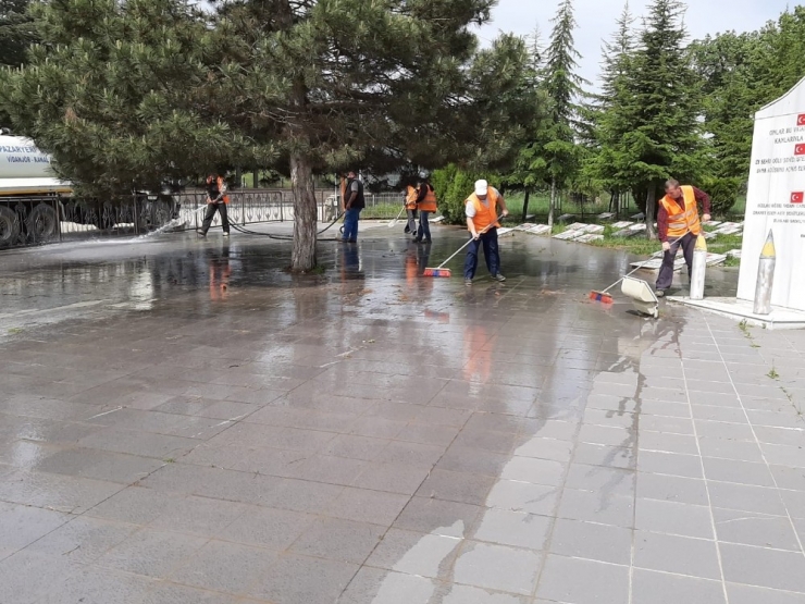 Pazaryeri’nde Cadde Ve Sokaklar Her Gün Temizleniyor