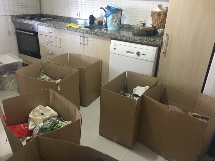 40 Yıllık Evinin Boşaltıldığını Gören Yaşlı Kadın Fenalık Geçirdi