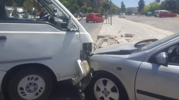 Siirt’te Maddi Hasarlı Trafik Kazası