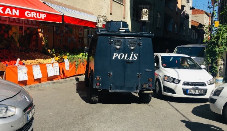 Şişli’de Silahlı Ve Kar Maskeli Şüpheliler Araçla Yakalandı