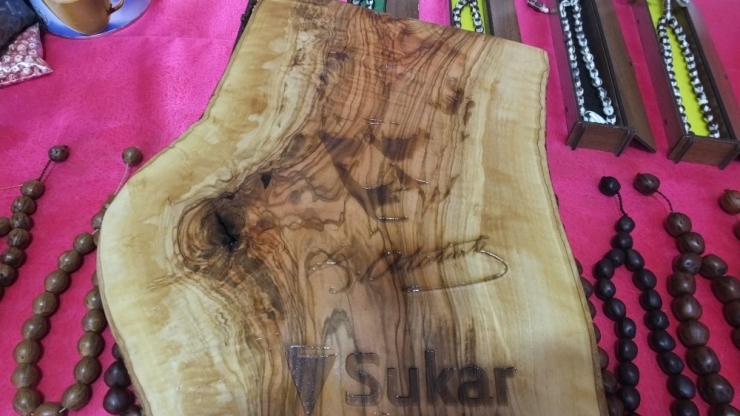 Zeytin Atıklarını Takıya Dönüştürdü