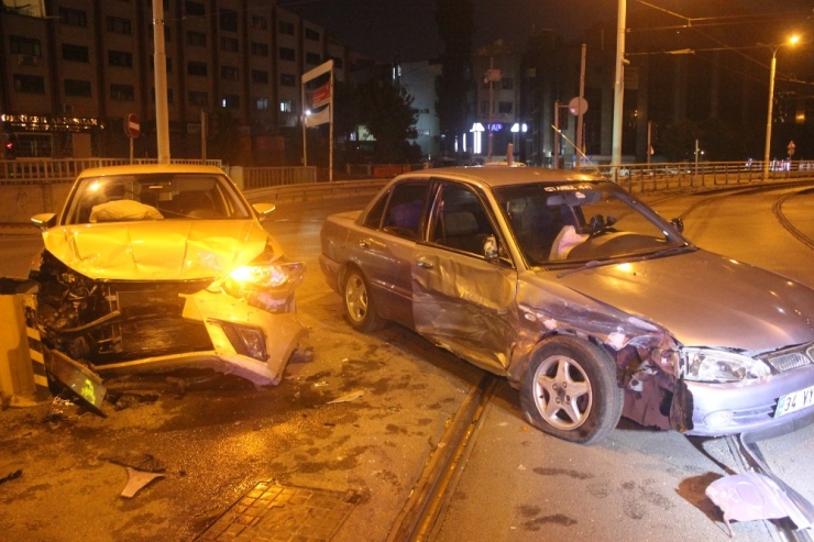 Kırmızı Işık İhlali Kazaya Neden Oldu:1 Yaralı