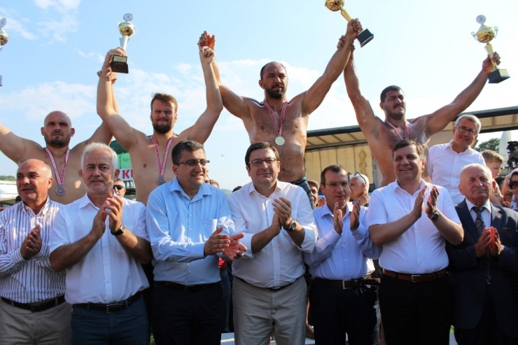 Çan Belediyesi 8. Yağlı Pehlivan Güreşlerinde Başpehlivan Ali Gürbüz Oldu