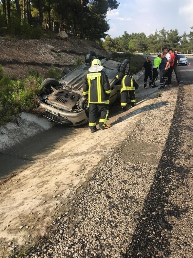 Kontrolden Çıkan Otomobil Şarampole Devrildi: 2 Yaralı