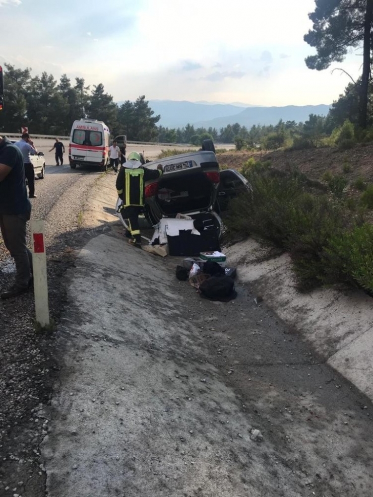 Kontrolden Çıkan Otomobil Şarampole Devrildi: 2 Yaralı