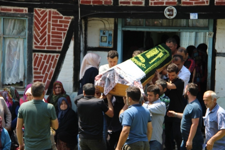 Selde Hayatını Kaybeden Kadın Defnedildi