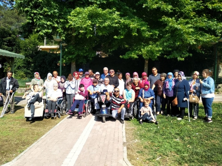 Engelliler Piknikte Buluştu