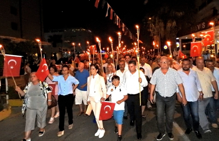 Çeşme, Ata’sını Coşkuyla Selamlıyor