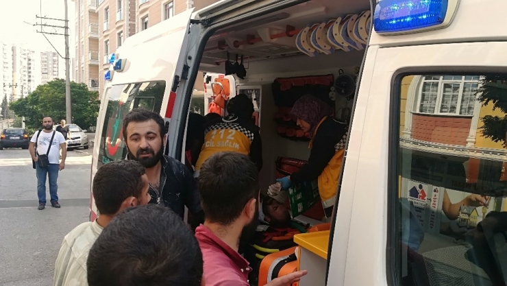 Kocaeli’de İnşaatın 3’üncü Katından Düşen İşçi Yaralandı