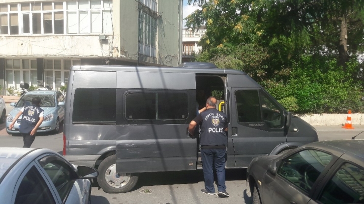 İstanbul’da Lüks Otomobillerden 1 Milyon Tl’lik Yedek Parça Çalan Şahıslar Yakalandı