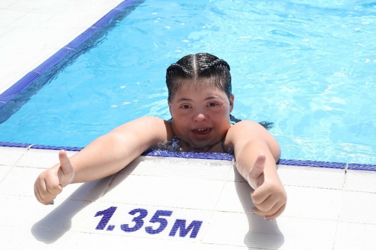 Selin’in Yeni Hedefi Yüzme Şampiyonluğu