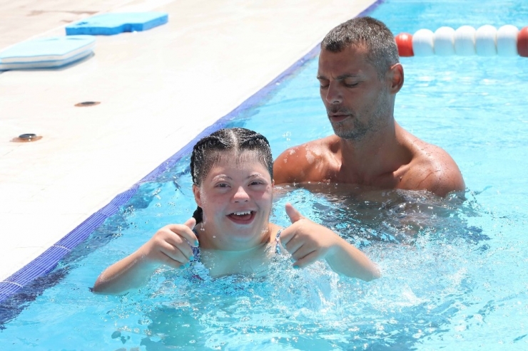 Selin’in Yeni Hedefi Yüzme Şampiyonluğu