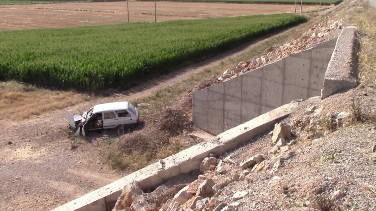 Otomobil Şarampole Uçtu: 1 Yaralı