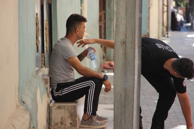 Karısı Tarafından Terk Edilen Adam Kendini Bıçakladı